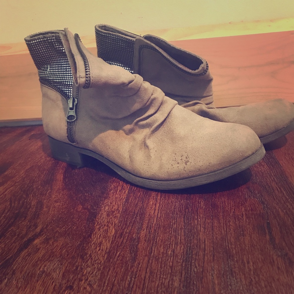 Maurice’s size 8 boots